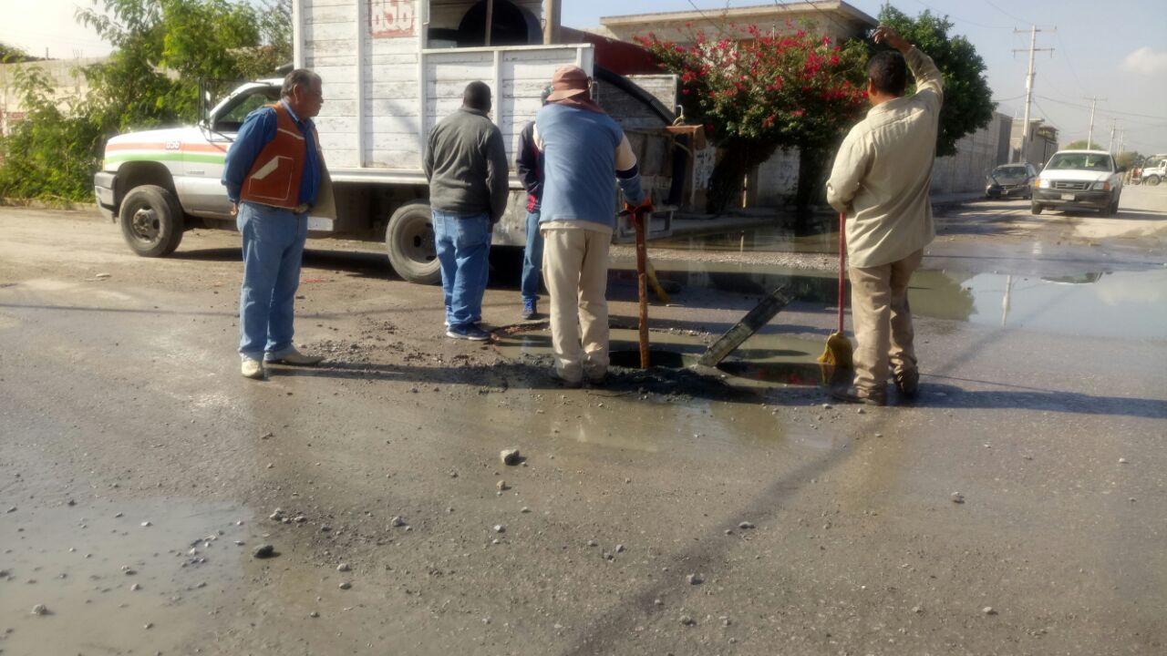 Brote de aguas negras inunda áreas en primaria de Valle La Rosita