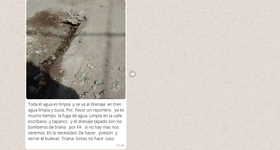 Reportan fuga de agua potable