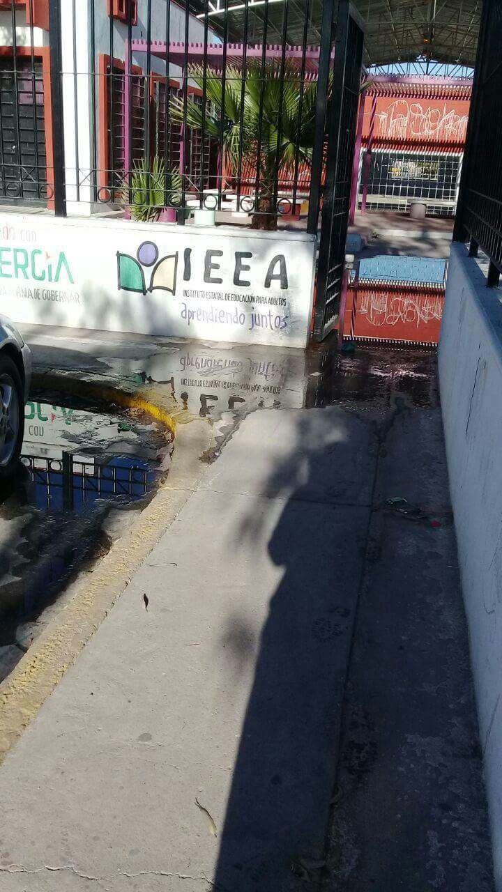 Vandalismo en instalaciones de biblioteca y del INEA
