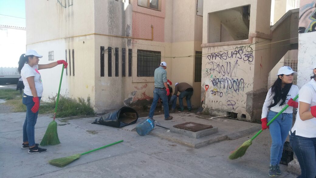 Trabajadores de SIMAS realizan labores de limpieza