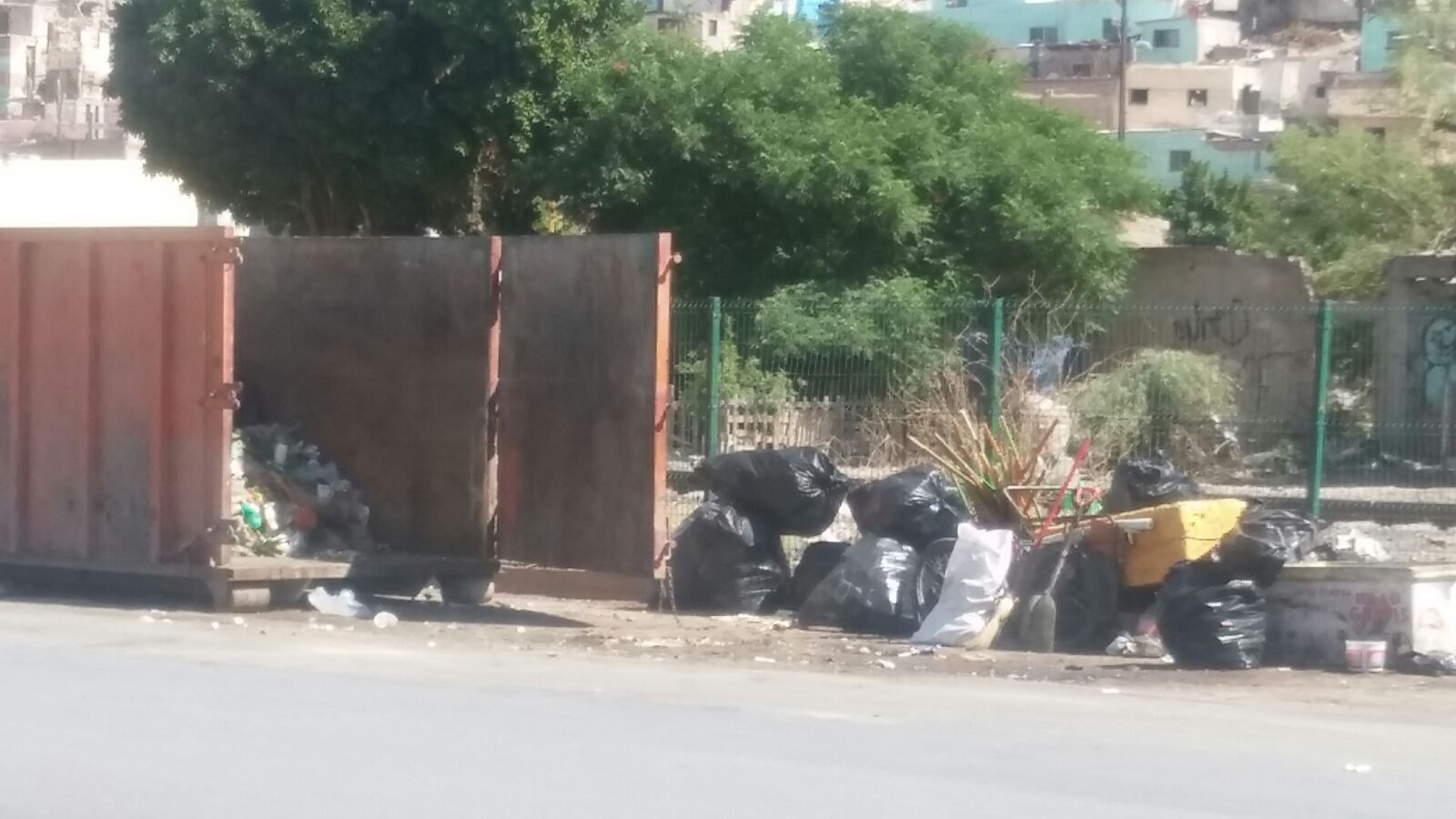 Contenedores de basura causan problemas de salud en vecinos de La Constancia