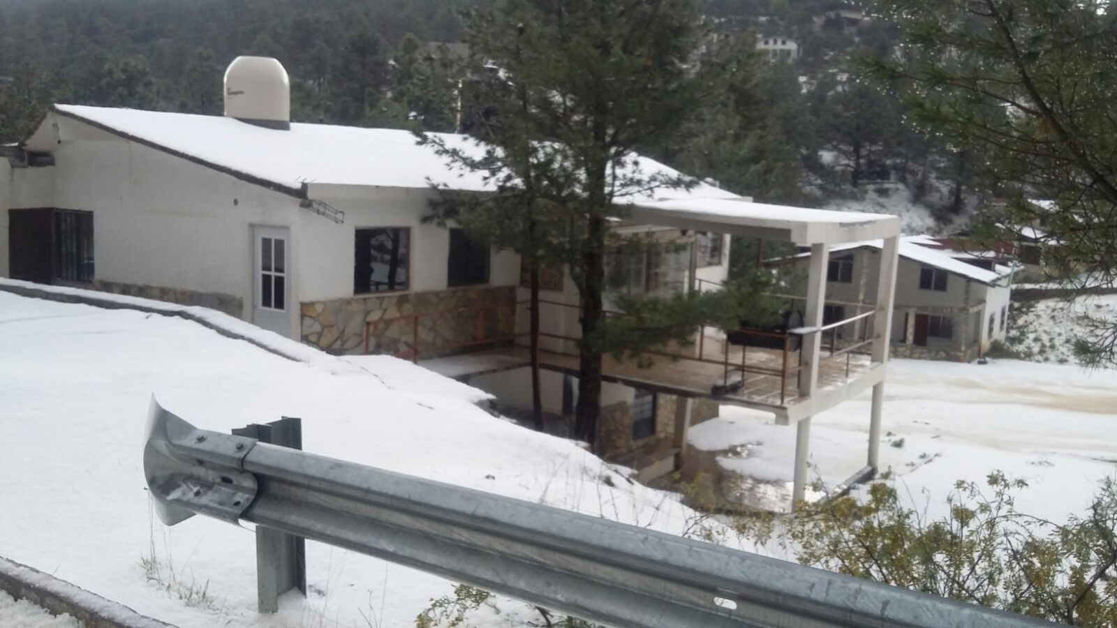 Granizada sorprende a arteaguenses