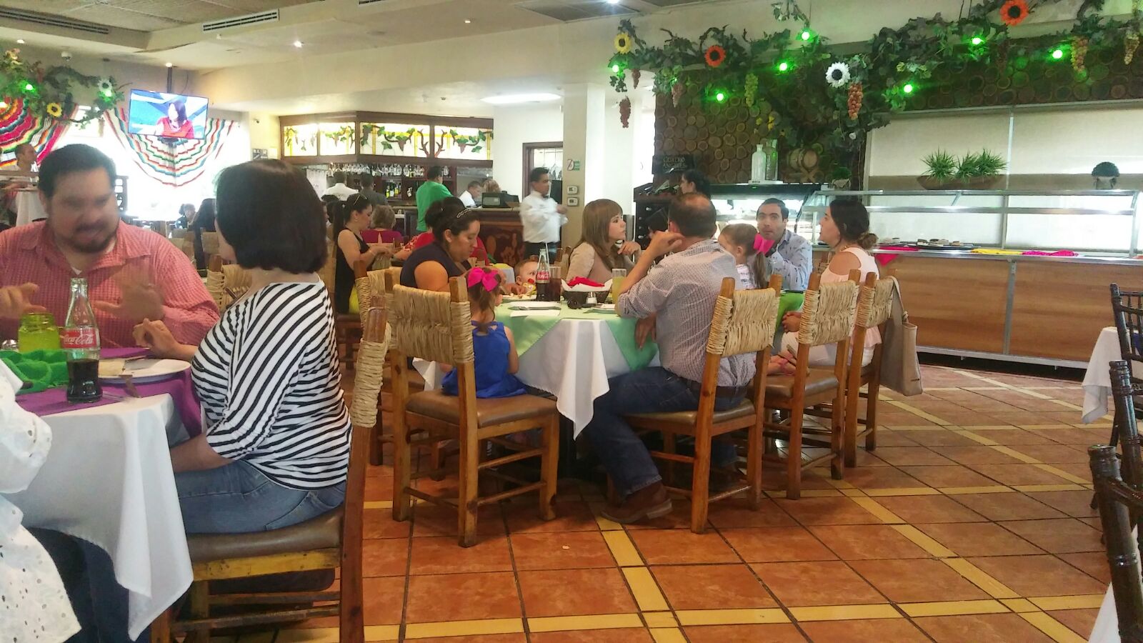 Restaurantes en Torreón lucen con gran afluencia por el Día de la Madre