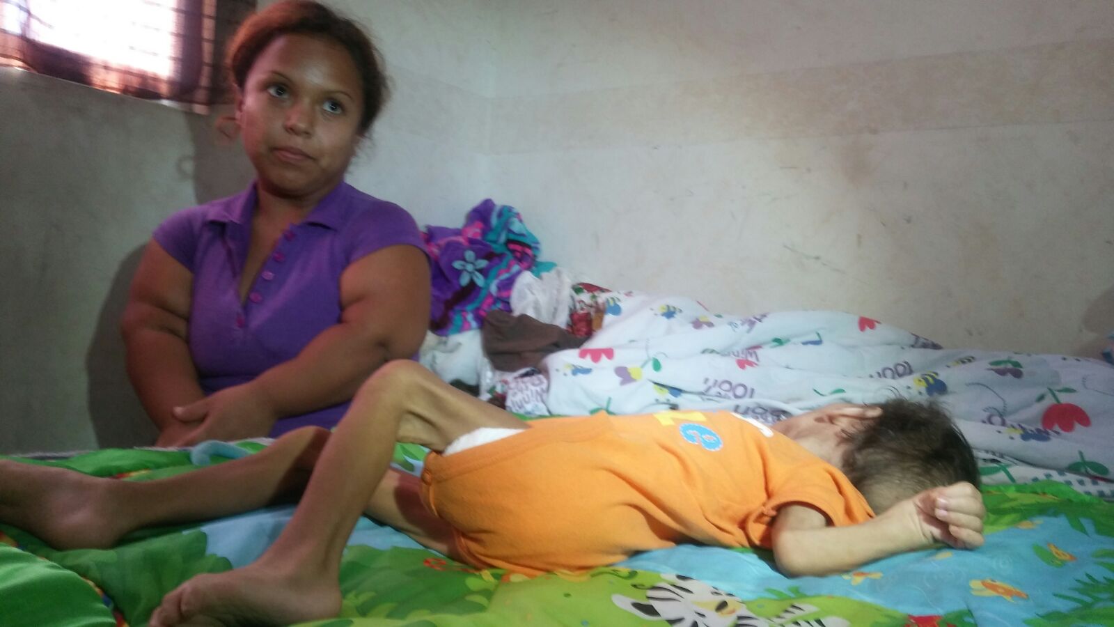 Bebé sufre convulsiones debido a encefalitis