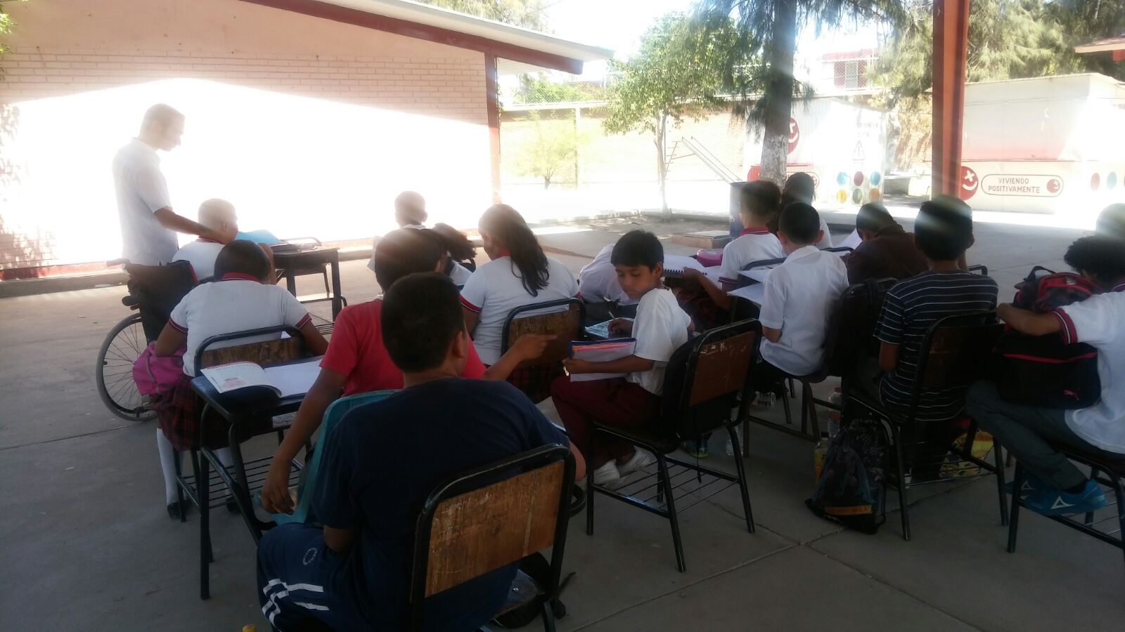 Toman clase en las canchas para que ya no haya más víctimas por golpe de calor