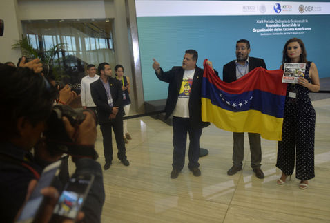 Oposición venezolana interrumpe sesión de la OEA