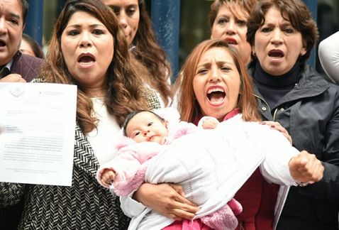 Delfina acude a manifestación en PGR por feminicidios