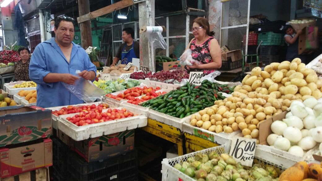 Precios de frutas y verduras aumentan hasta en un 100 por ciento