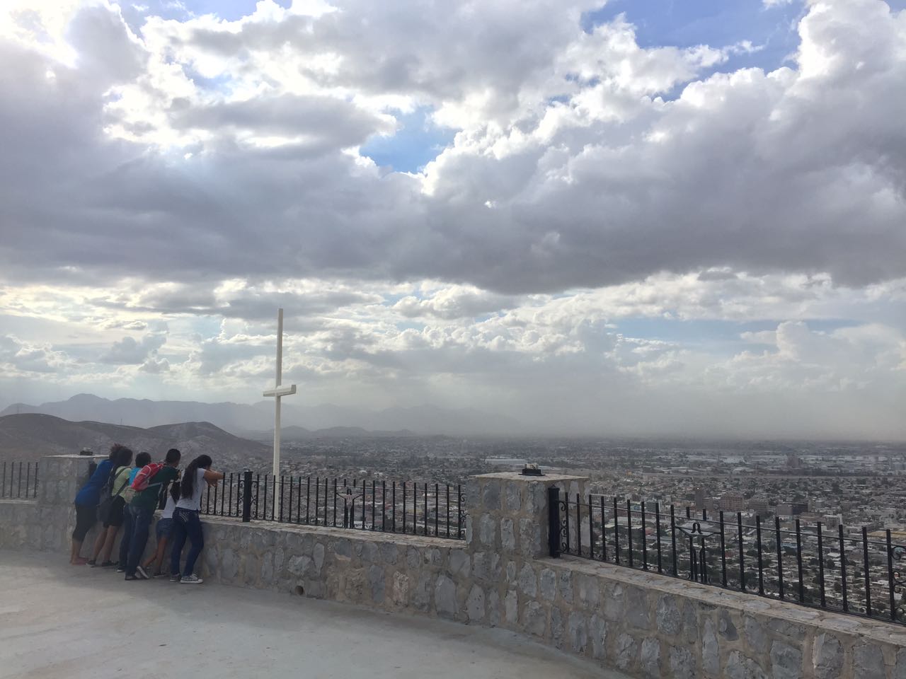 Decenas de personas disfrutan del clima en El Cristo de las Noas