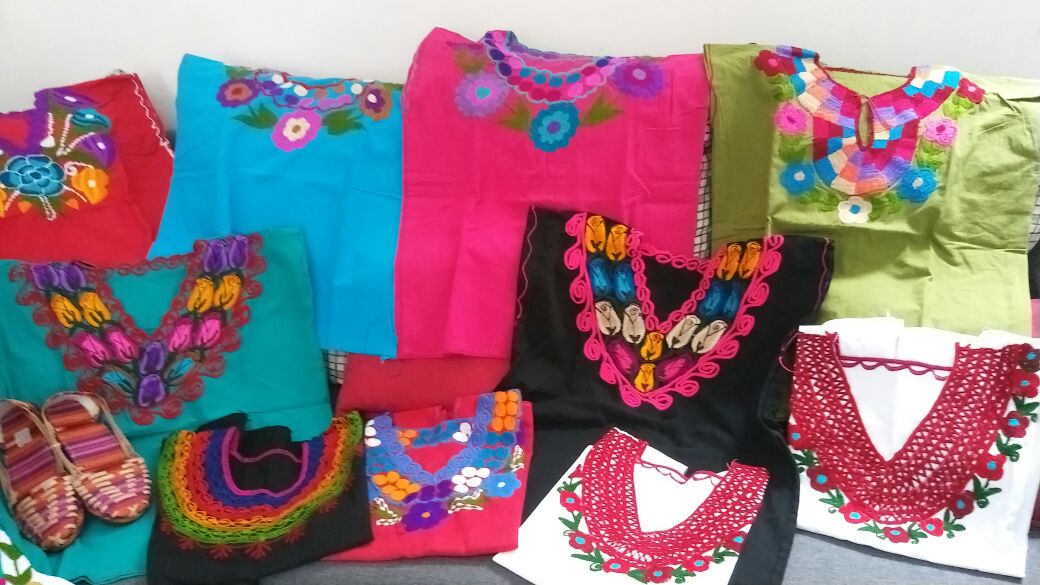 Blusas artesanales; una tendencia en el mes patrio