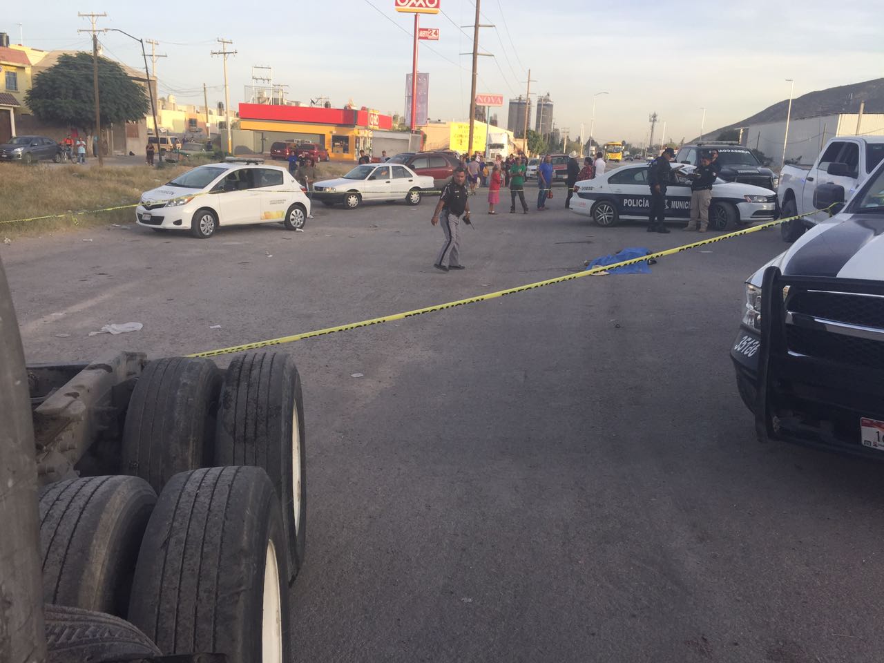 Mujer pierde a su último hijo tras ser arrollado por un camión de carga en Torreón