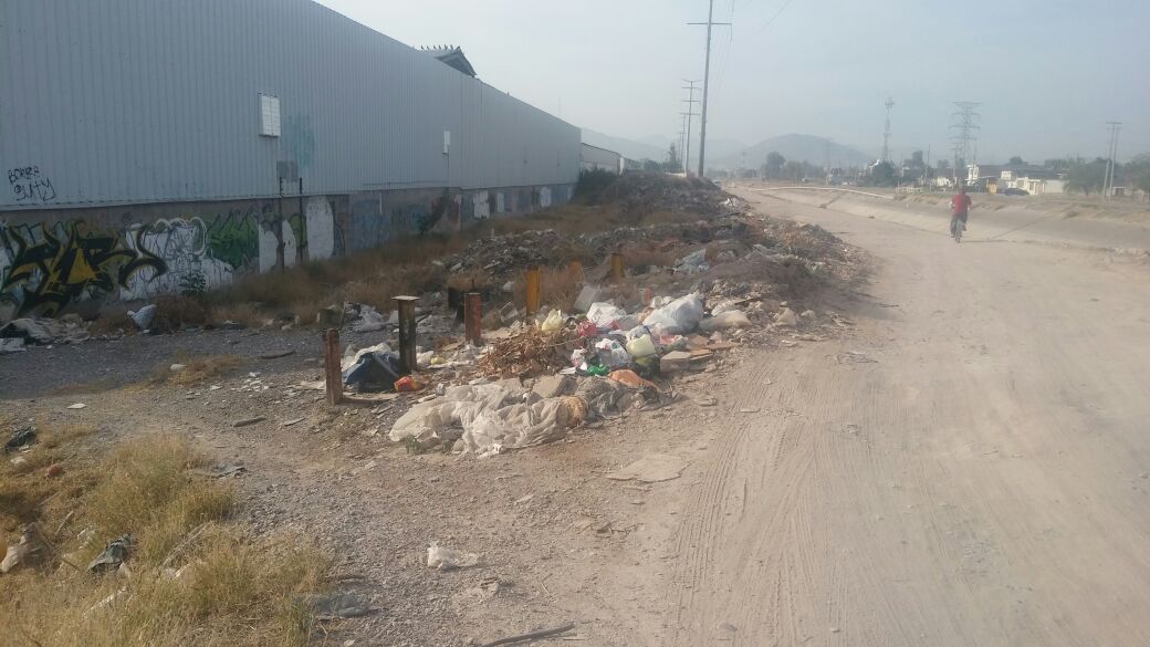 Solicitan a Conagua y Ferromex limpiar canales de riego y terrenos con acumulación de basura