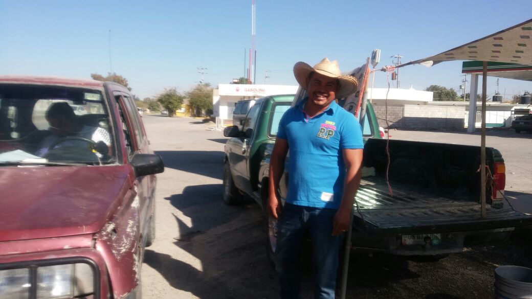 Vende pescado de la presa Francisco Zarco para mantener a su familia