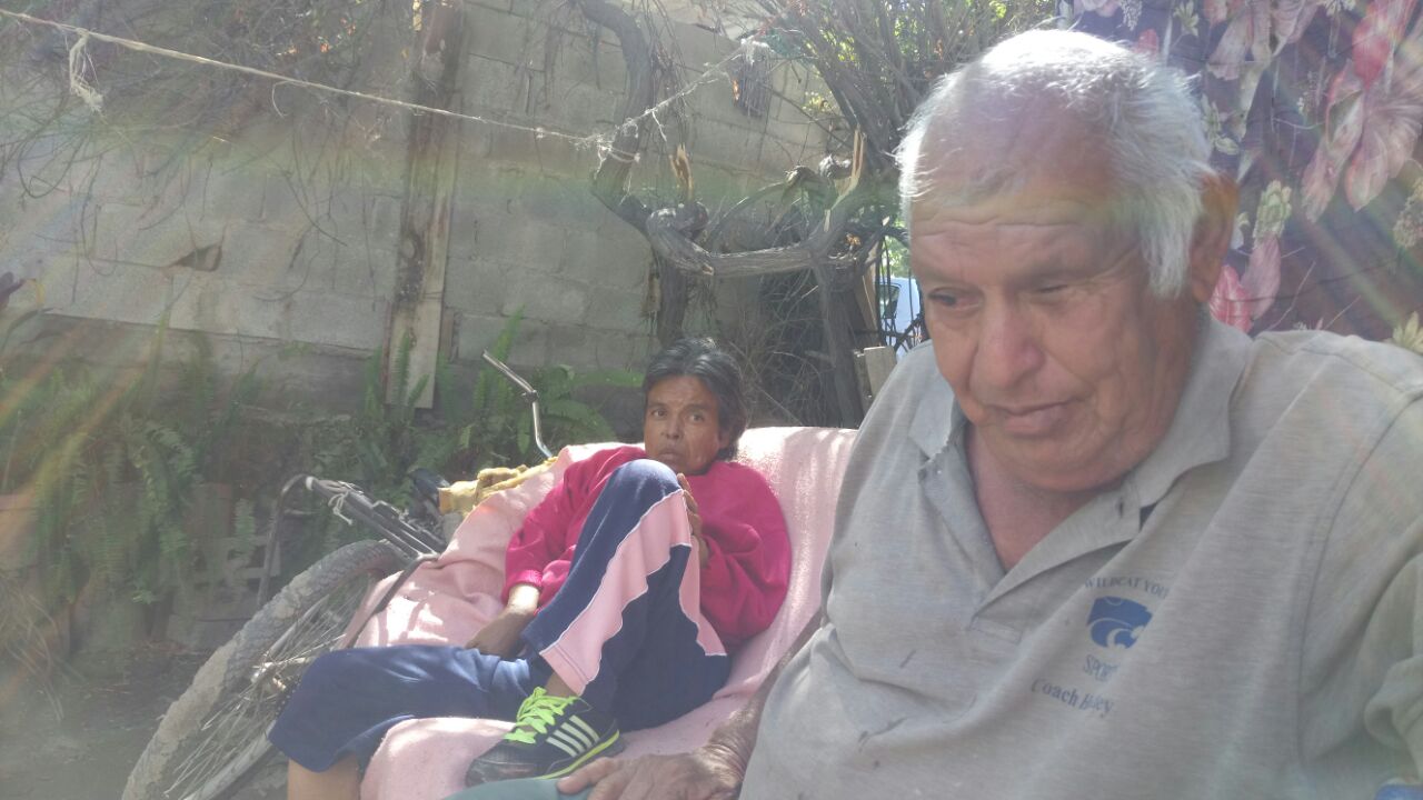 A pesar de su avanzada edad, aún cuidan a sus hijos de 43 y 48 años