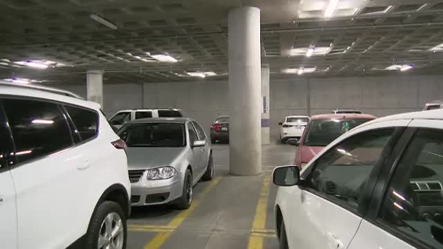 Destinan miles de pesos al mes para guardias, pero no paran los robos en estacionamiento de Plaza Mayor