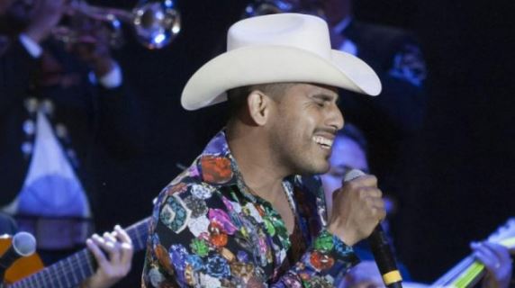 Espinoza Paz sorprende a sus fans tras presumir tierna foto de su hijo (FOTO)