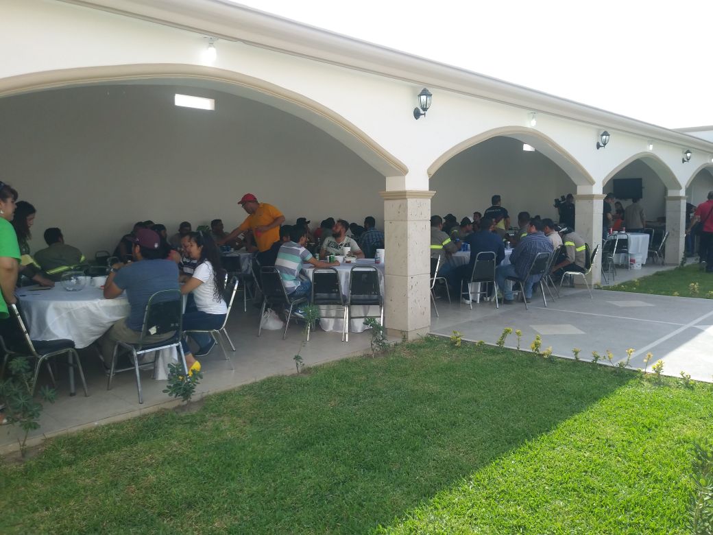 Con viajes a Mazatlán festejan Día del Trabajo