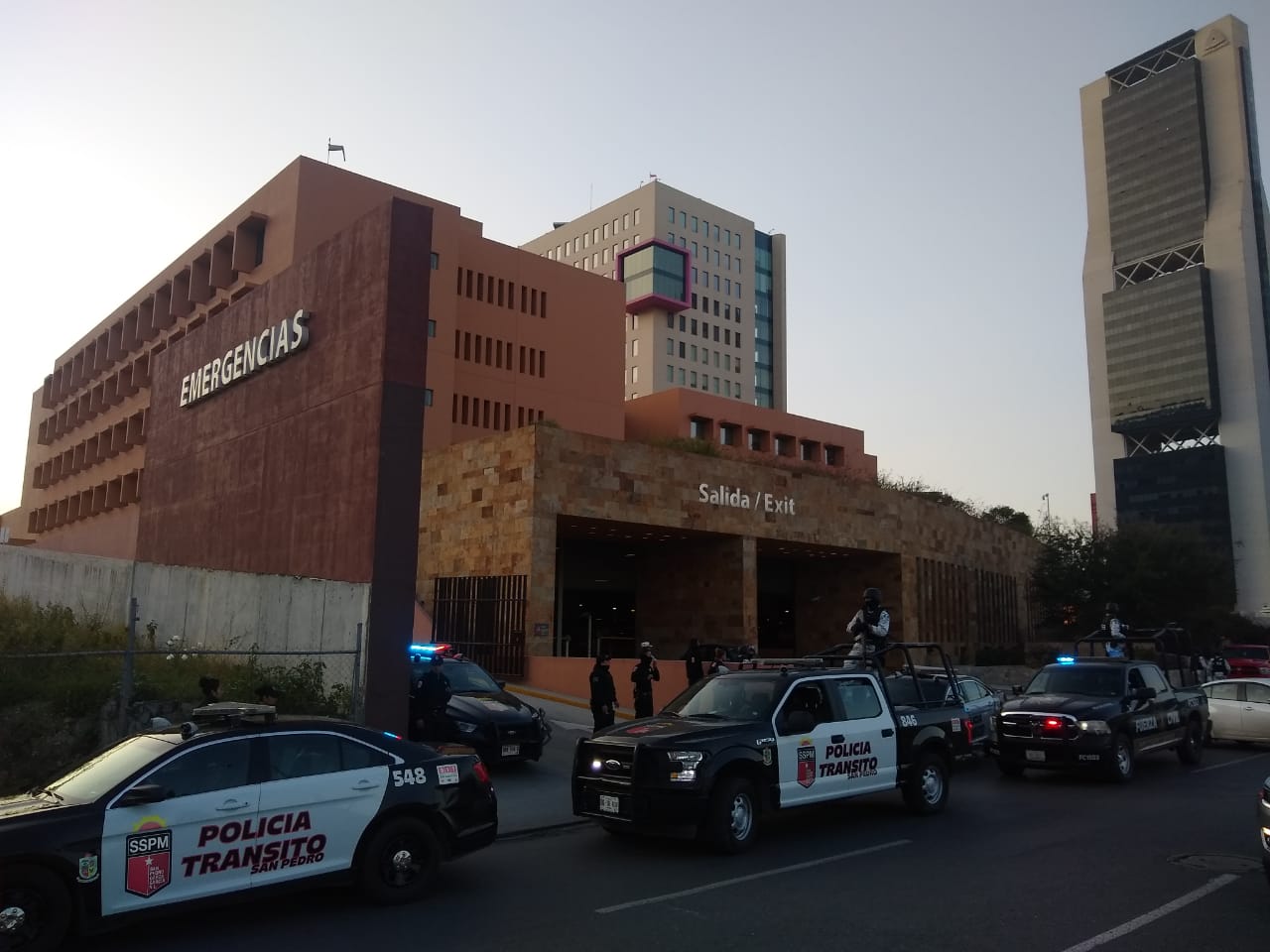 Hombre es atacado a balazos junto a su esposa en San Pedro