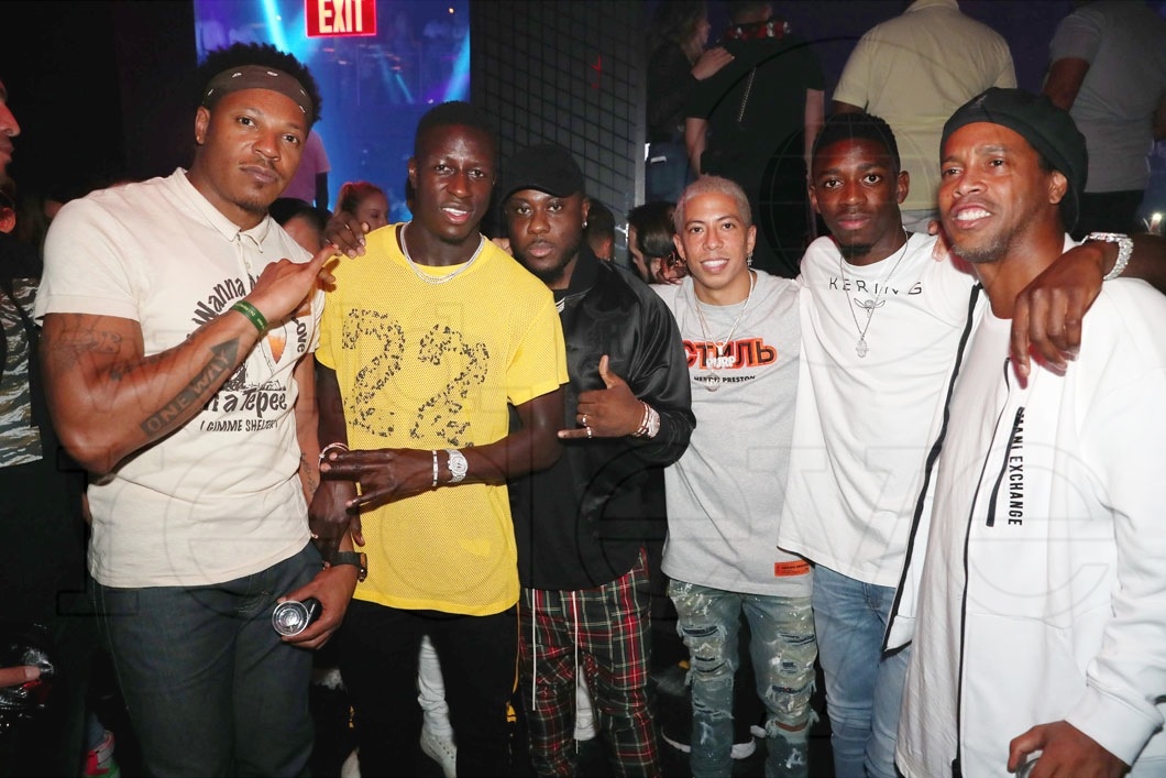 Ronaldinho y Mayweather ‘arman’ la fiesta en Miami
