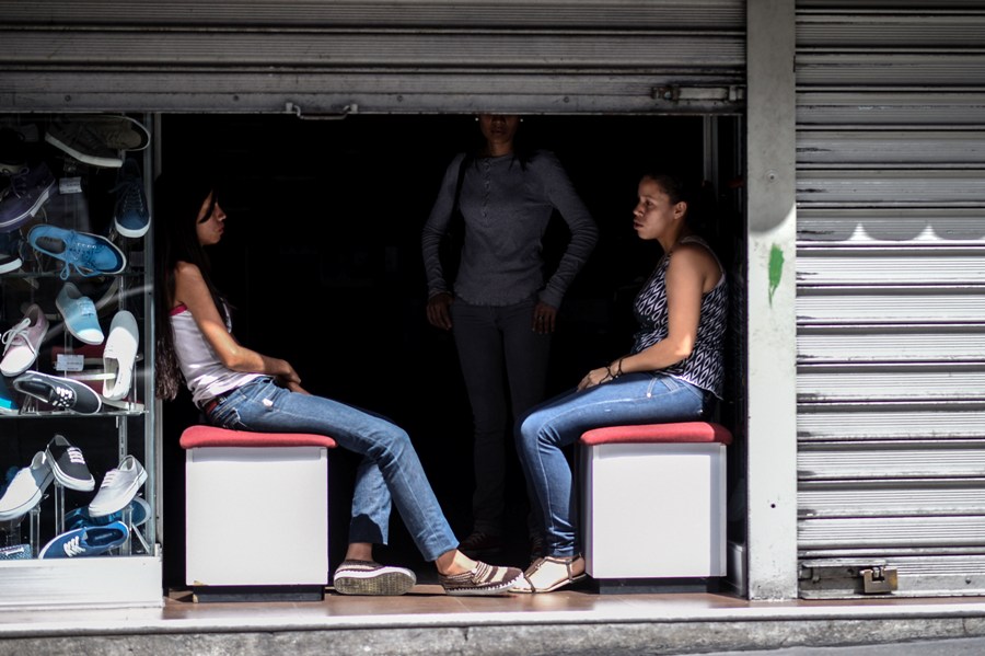 Apagón deja a oscuras a cientos en Caracas
