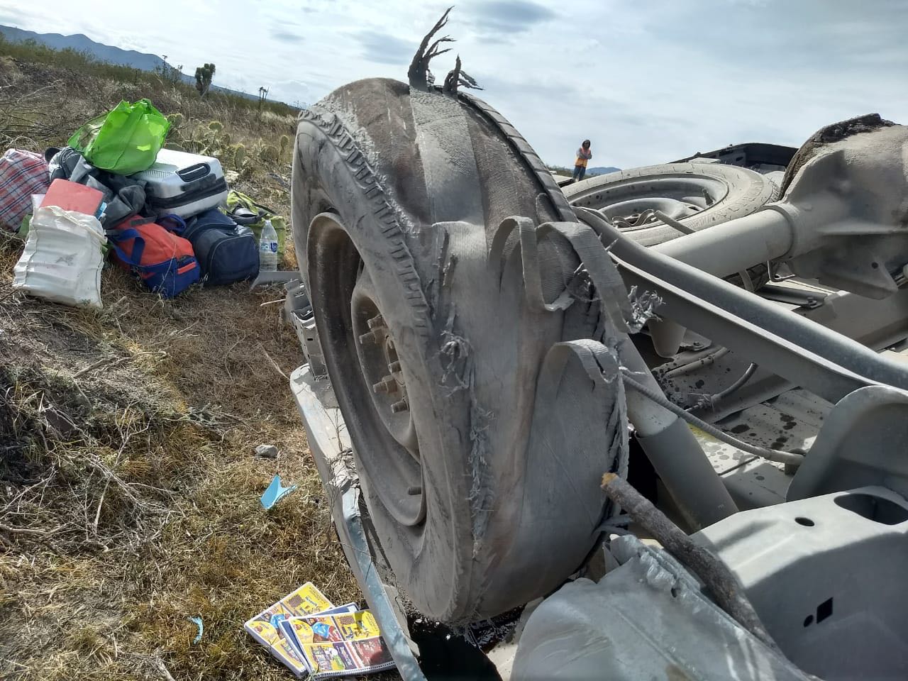 Fallece madre de familia tras volcadura