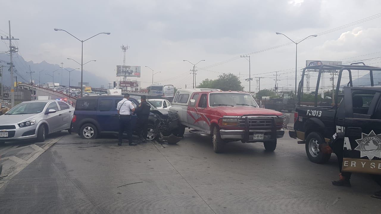 Persecución termina en choque en bulevar Díaz Ordaz