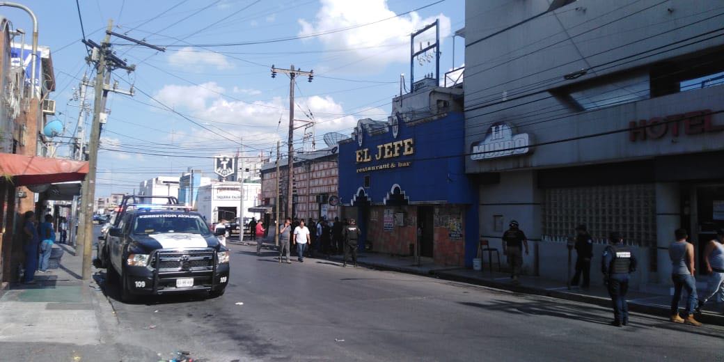 Balean a empleado y golpean a cliente en bar del Centro de Monterrey