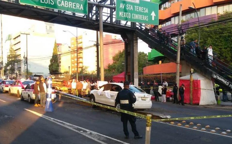 Taxista muere tras chocar contra poste en Periférico