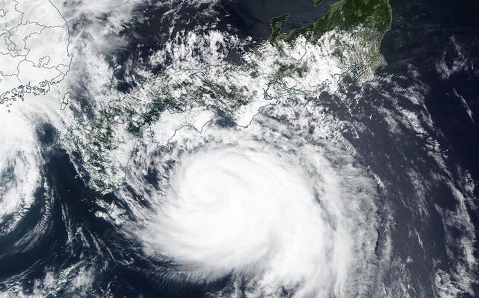 Cancelan unos 200 vuelos en Japón por tifón 'Cimaron'