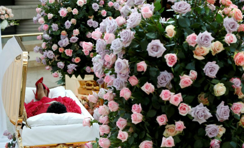 Fans dan último adiós a Aretha Franklin en Detroit
