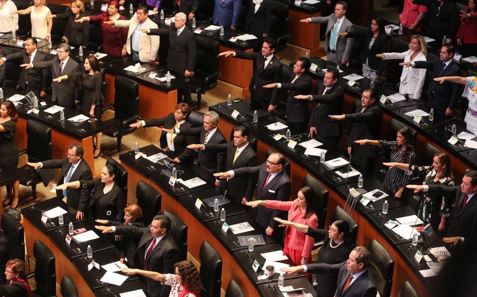 Nuevos senadores y diputados rinden protesta