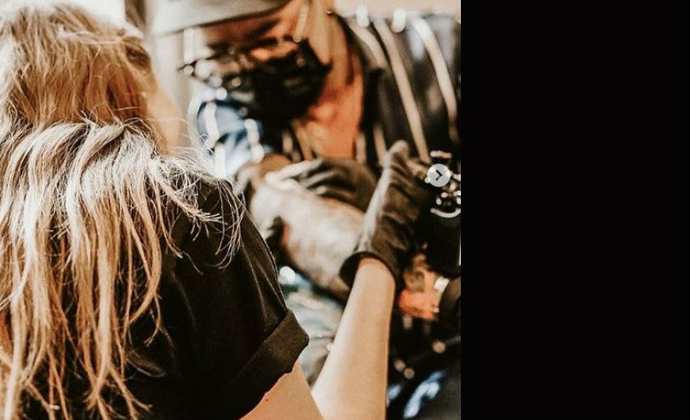 Sofía Castro pide disculpas por la polémica creada con el tatuador Jonboy