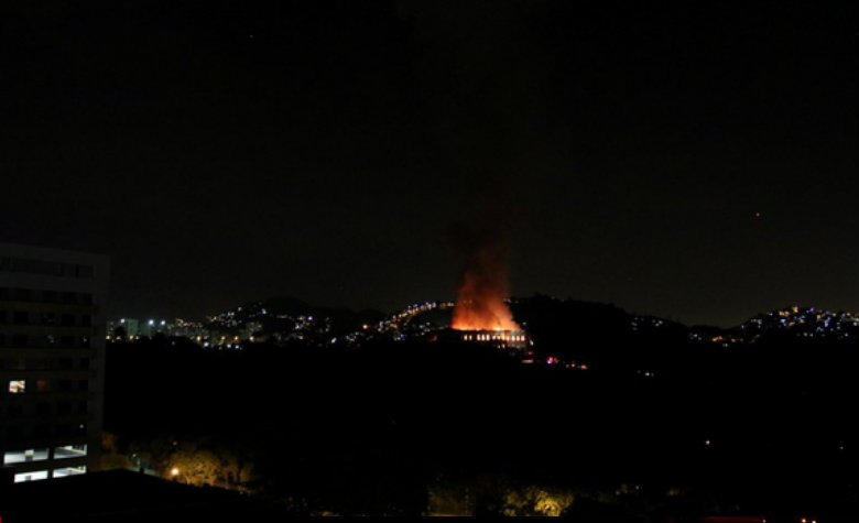Incendio 'devora' Museo Nacional de Rio de Janeiro