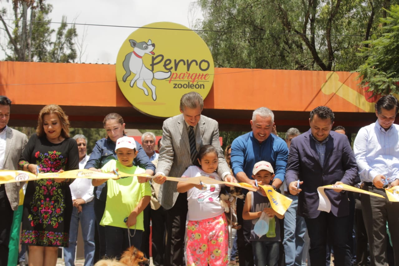 Inaugura César Millán Perro Parque ZooLeón