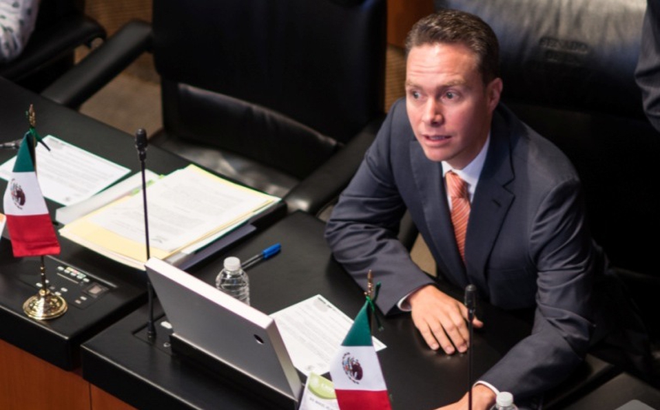 Senado recula y otorga licencia a Manuel Velasco