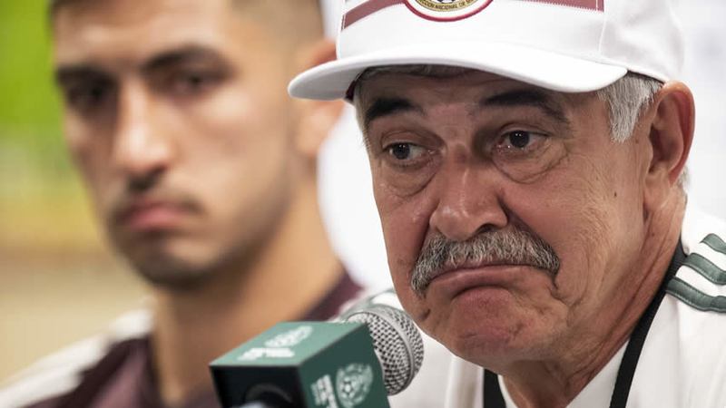 Menos moleros y convocatorias libres, eso pide Tuca para quedarse en el Tri
