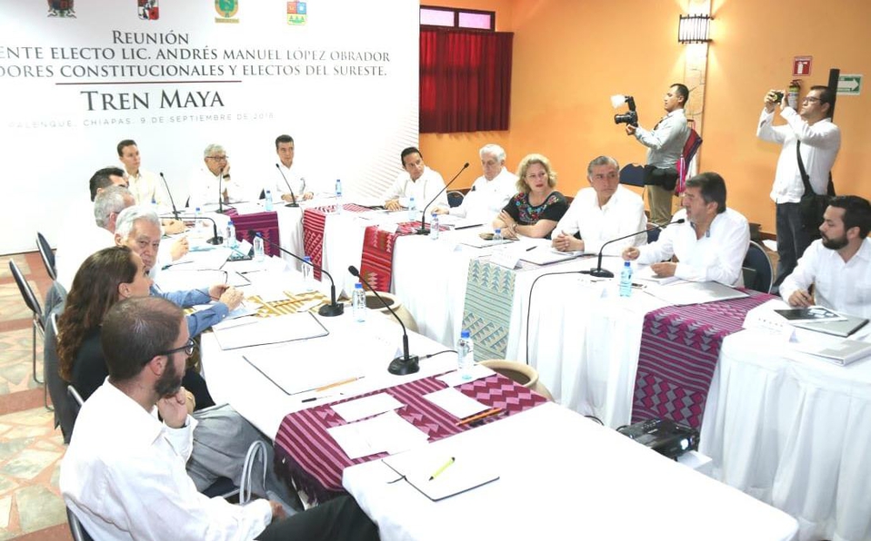 Por Tren Maya, AMLO se reúne con gobernadores del sureste