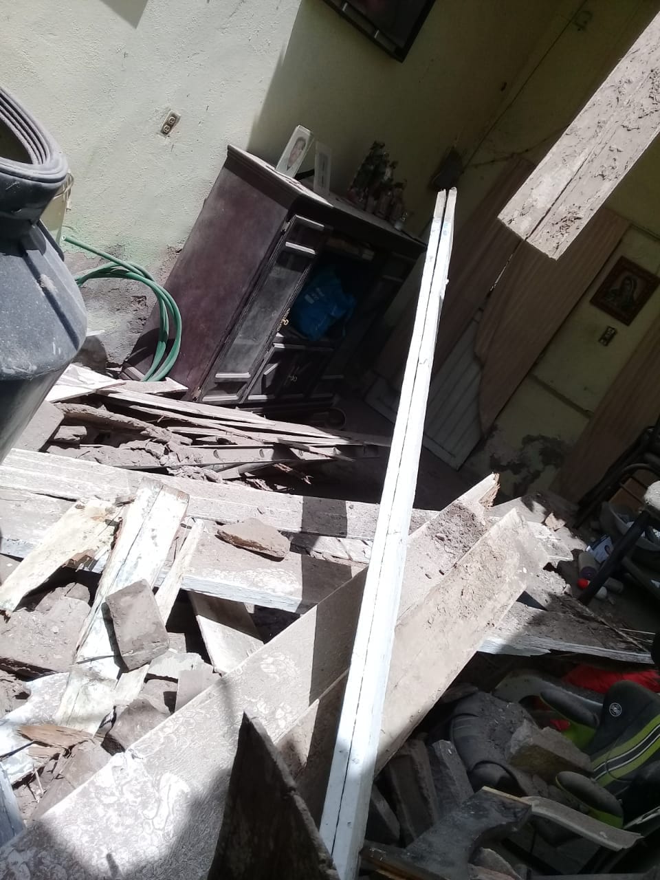 Pierden su patrimonio tras caer su techo por fuertes lluvias