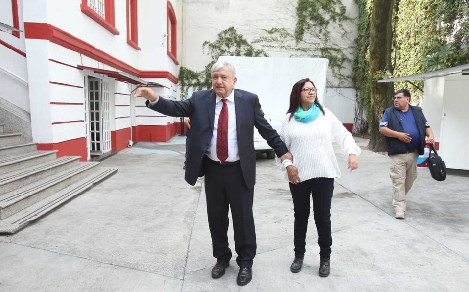 AMLO y petroleros revisan proyecto de nueva refinería