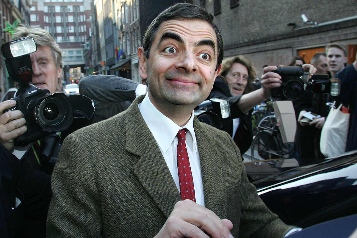 Regresa Rowan Atkinson con su parodia a James Bond