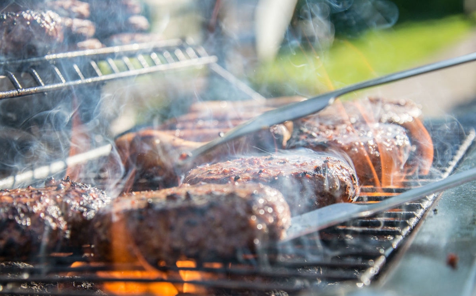 Comer carne al carbón o bien cocida aumenta el riesgo de diabetes: estudio