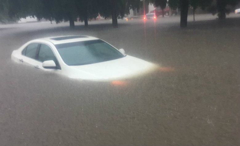 Fuertes lluvias dejan bajo el agua a Sinaloa
