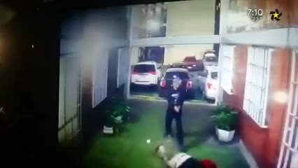 Telediario noticia Asesinan a Agente de policia por la espalda