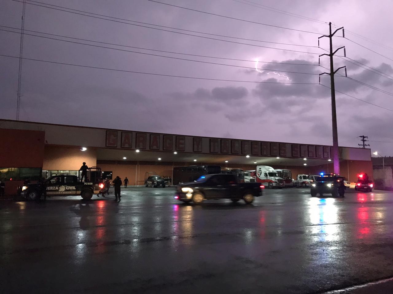 Telediario Media Balean a elemento de Fuerza Civil en la colonia Bellavista