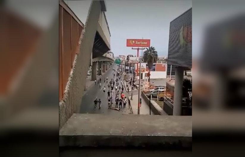 Telediario noticia Los hechos fueron reportados sobre la avenida Aztlan a la altura de Compostela en la colonia Nueva Galicia en Monterrey.