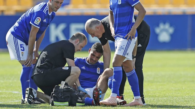 ¡Un mal comienzo! Oswaldo Alanís se lesionó en su debut con Oviedo