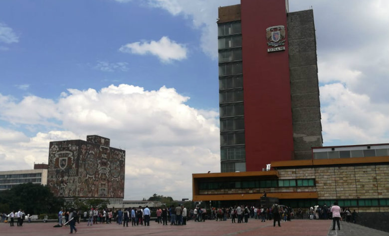 Tras marcha, alumnos de UNAM protestan en Rectoría