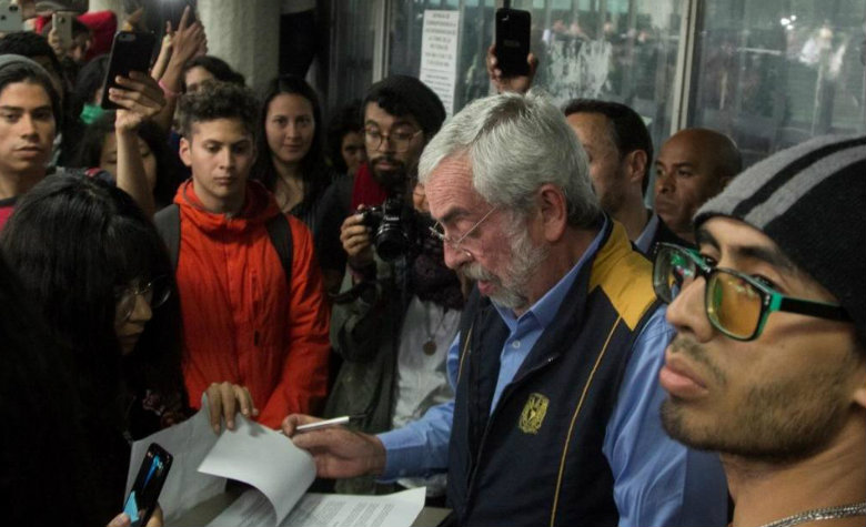 Enrique Graue recibe pliego petitorio en Rectoría de la UNAM
