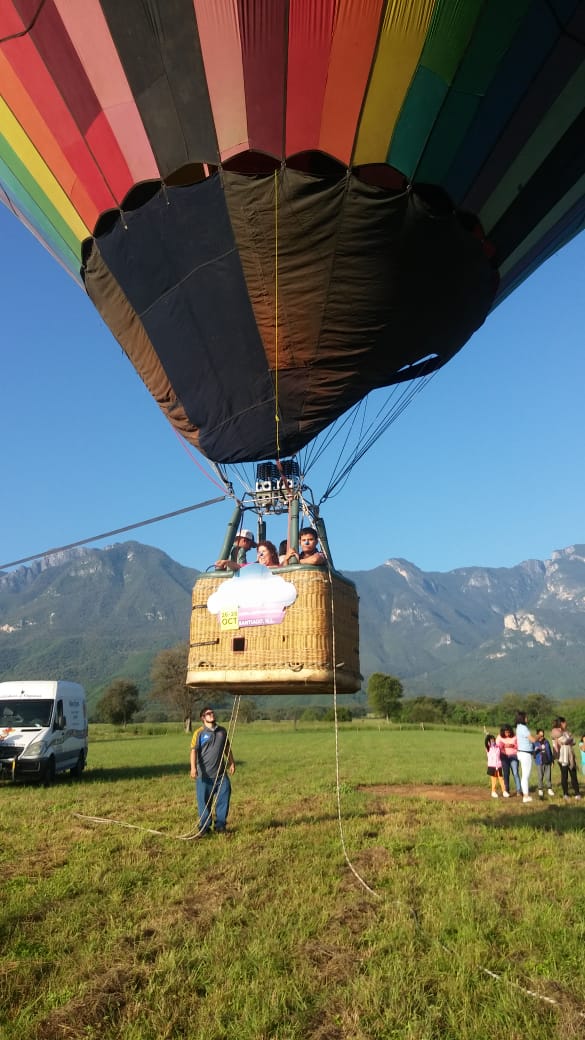Niños cumplen su sueño de subir a un globo aerostático