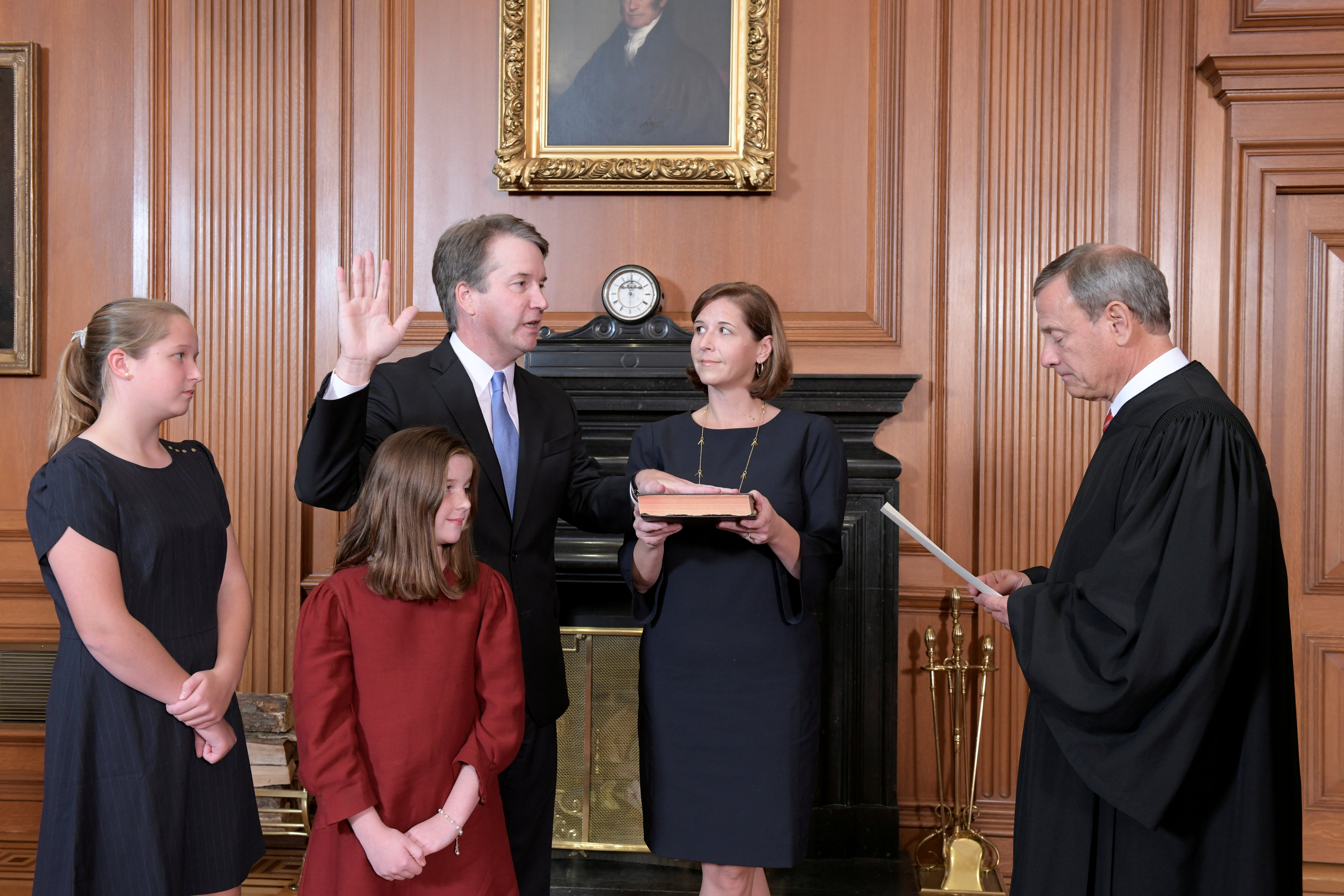 Kavanaugh jura como juez de la Corte Suprema de EU